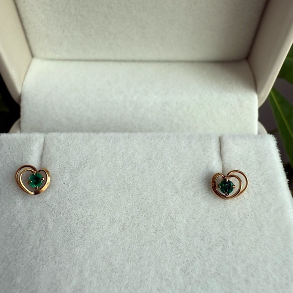 18K Solid Yellow Gold Emerald Heart Earrings